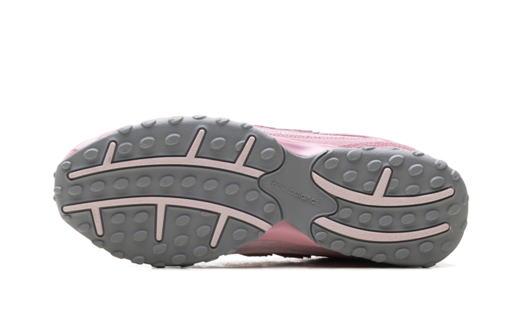 New Balance 204L "Pastel Pink" Sneakers