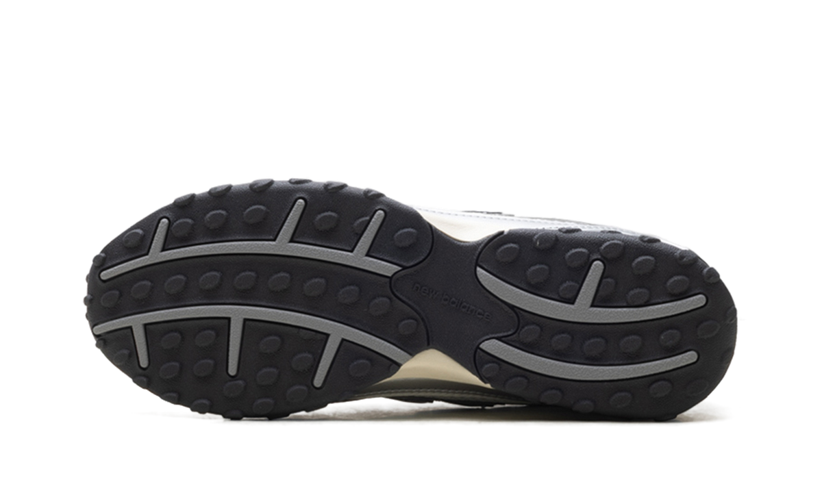 New Balance 204L "Silver Metallic Black" Sneakers
